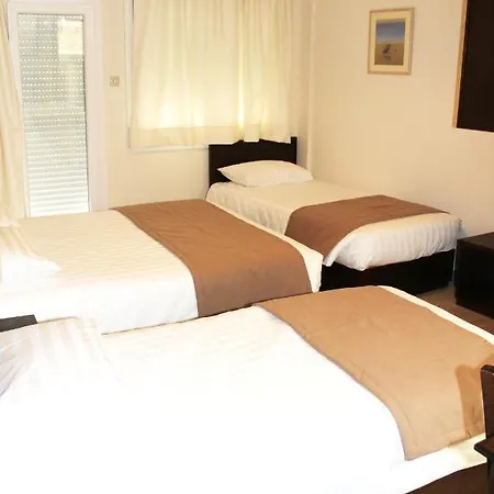 Rea Hotel *